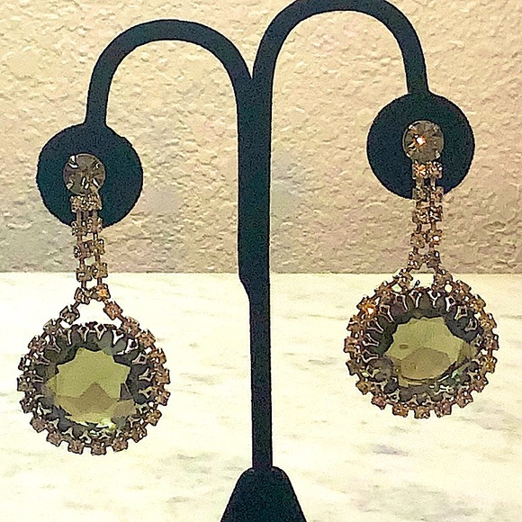 CATHE’ EARRINGS CLIP ON SMOKE CLEAR CRYSTALS VINTAGE 2 1/2 INCH DROP RUNWAY 60s - Picture 3 of 14